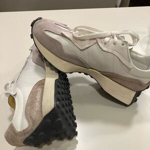 New Balance 327